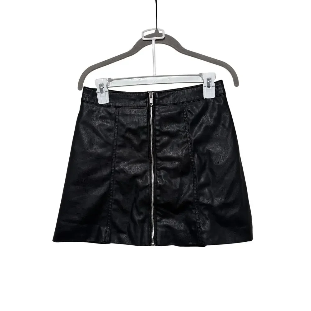 H&M Divided Black Faux Leather Mini Skirt Women’s US 4 EU 36 Front Zip A-Line